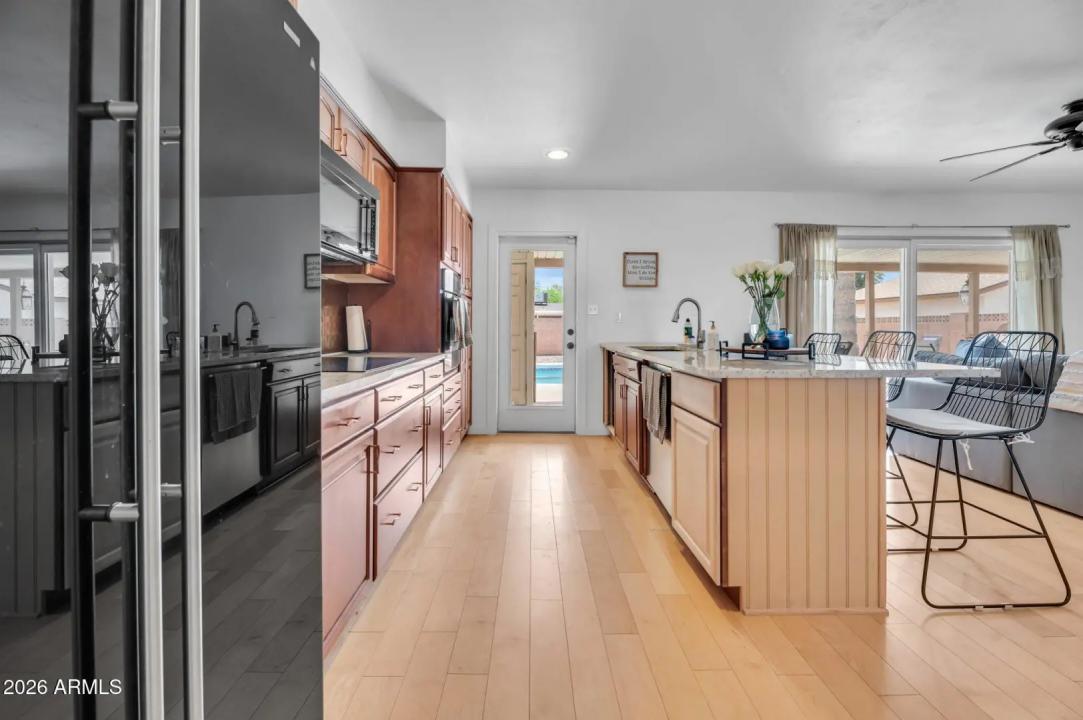 Real Estate Picture 5