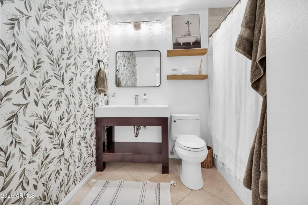 Real Estate Picture 11