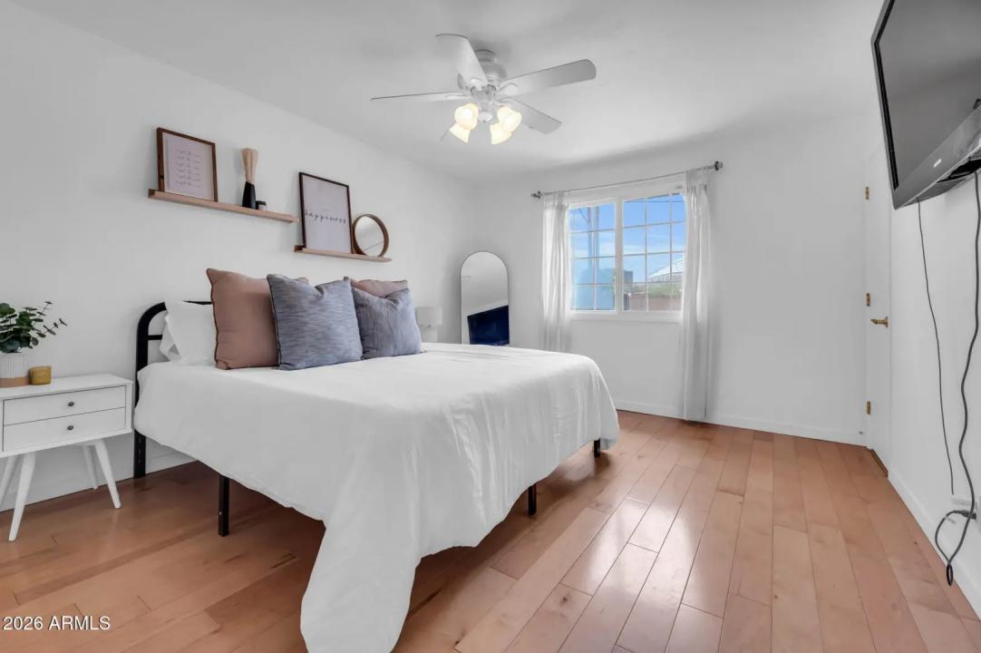 Real Estate Picture 7