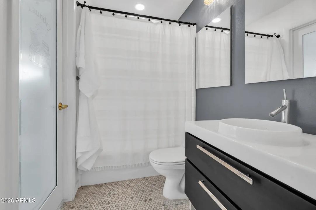 Real Estate Picture 8