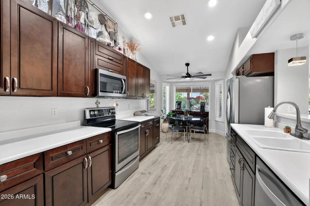 Real Estate Picture 9