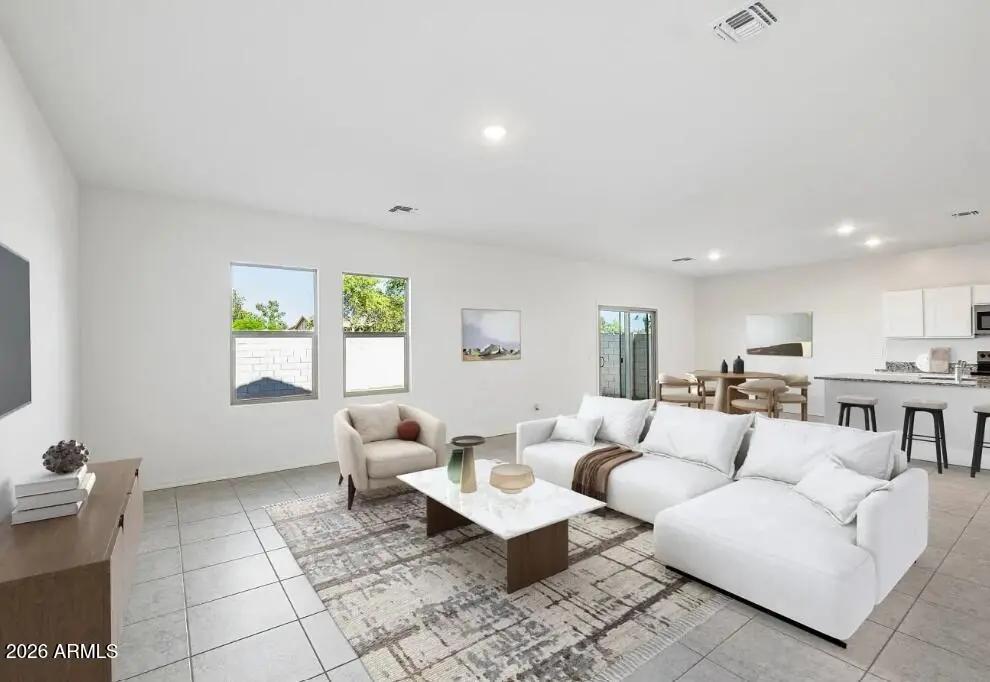 Real Estate Picture 3