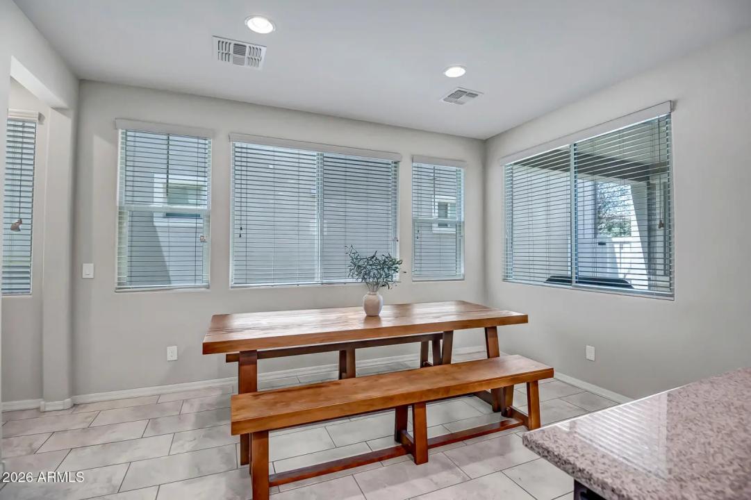 Real Estate Picture 14