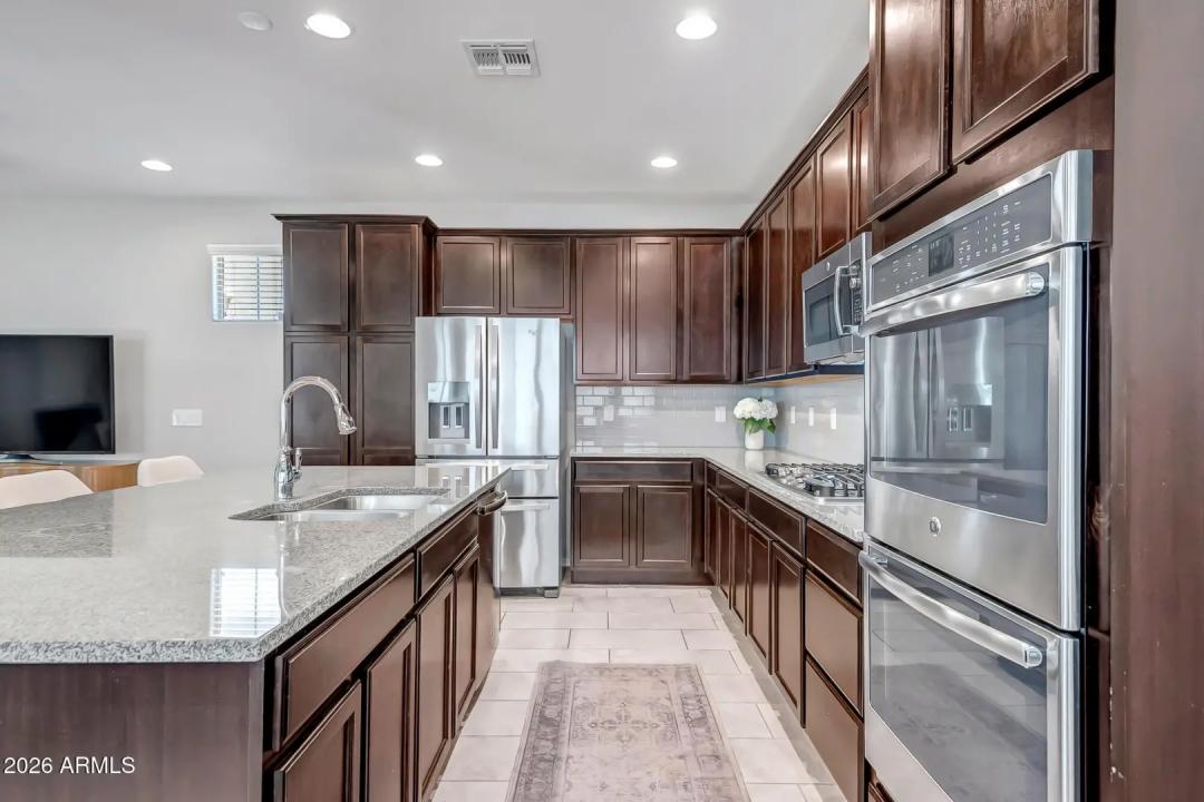 Real Estate Picture 12
