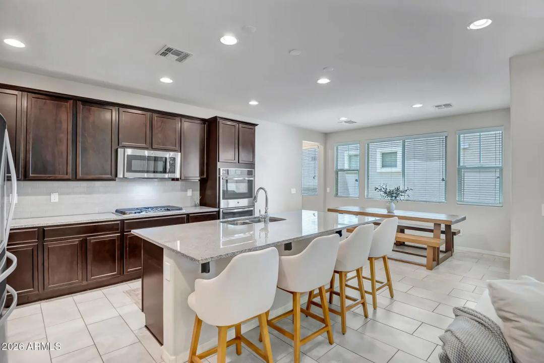 Real Estate Picture 16