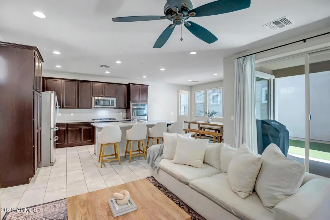 Real Estate Picture 7
