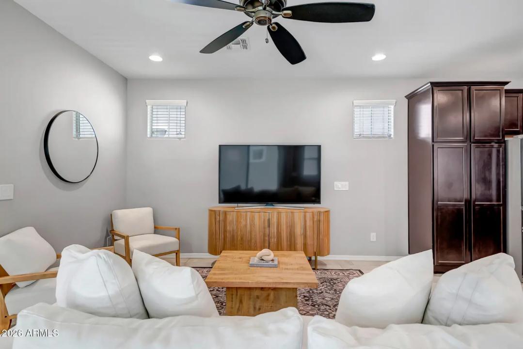 Real Estate Picture 9