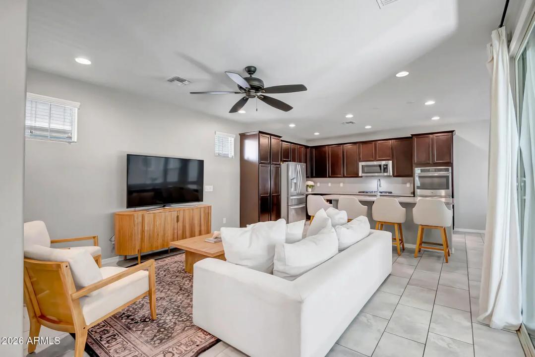 Real Estate Picture 8