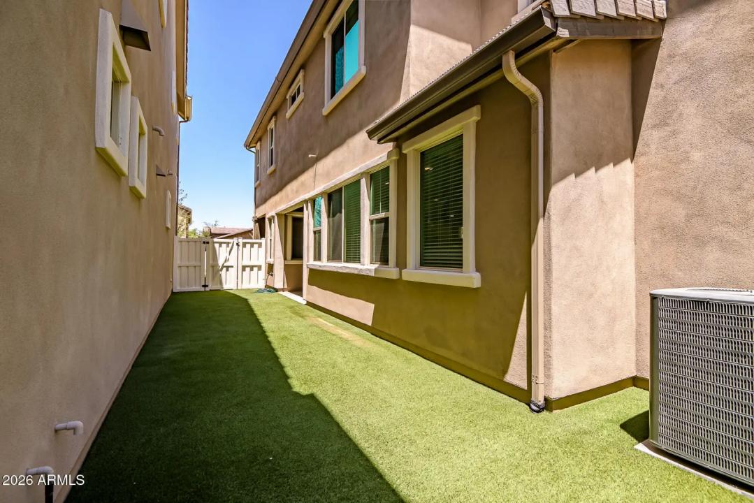 Real Estate Picture 33