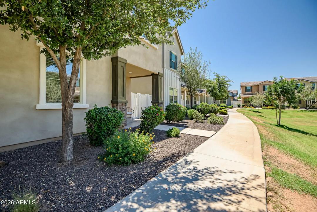 Real Estate Picture 3