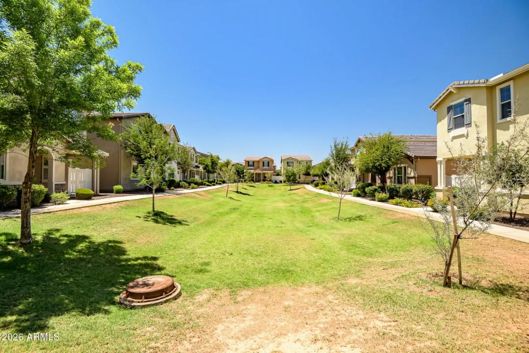 Real Estate Picture 5