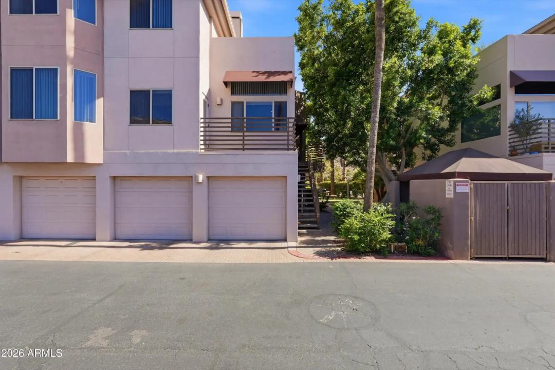 Real Estate Picture 4