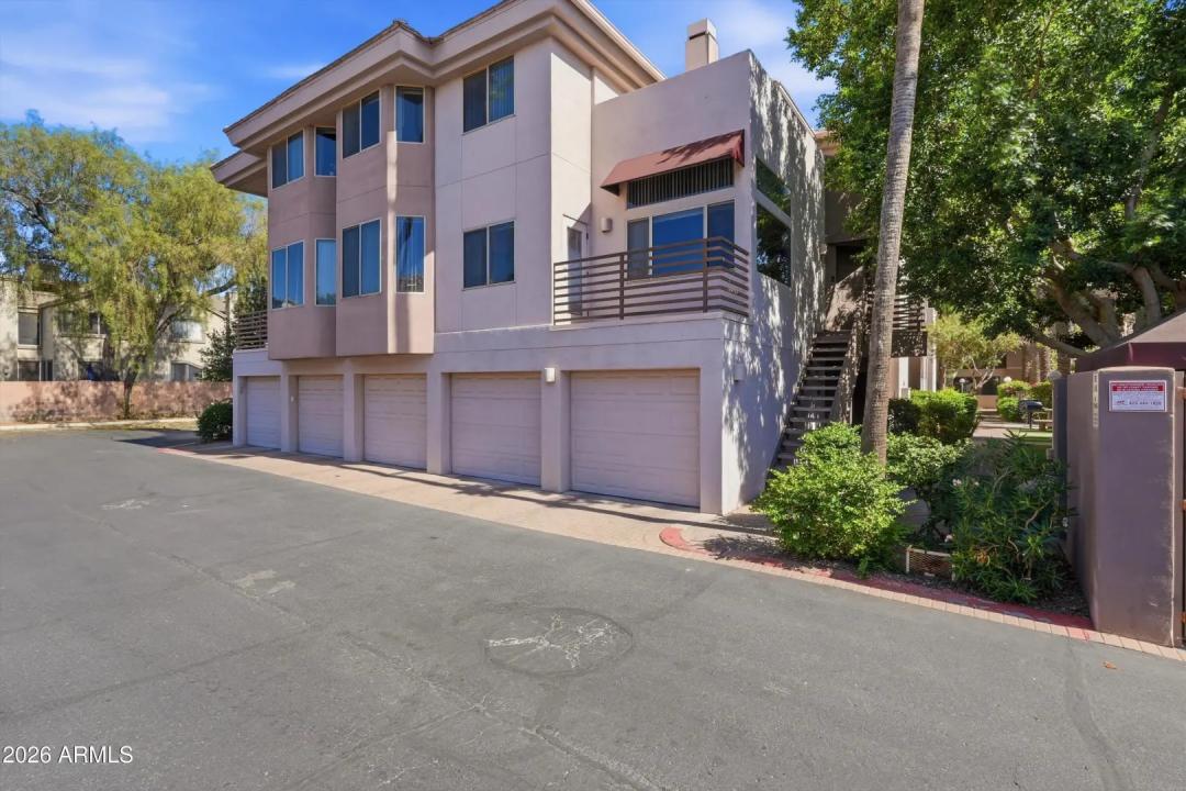 Real Estate Picture 3