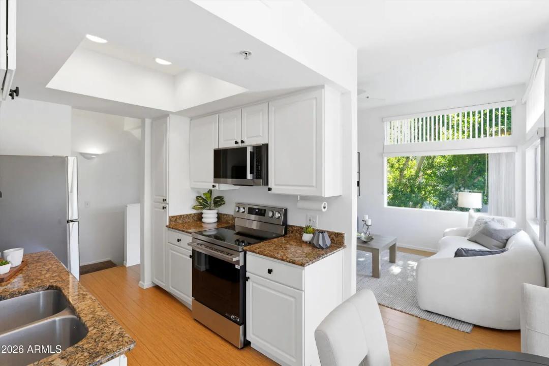 Real Estate Picture 7