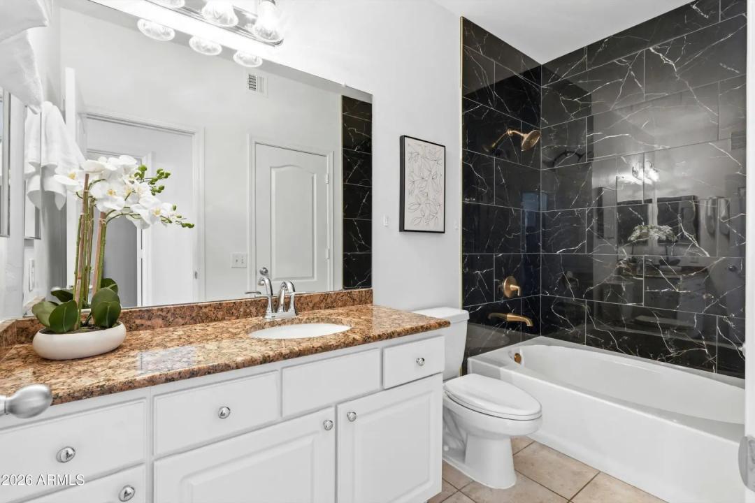 Real Estate Picture 15