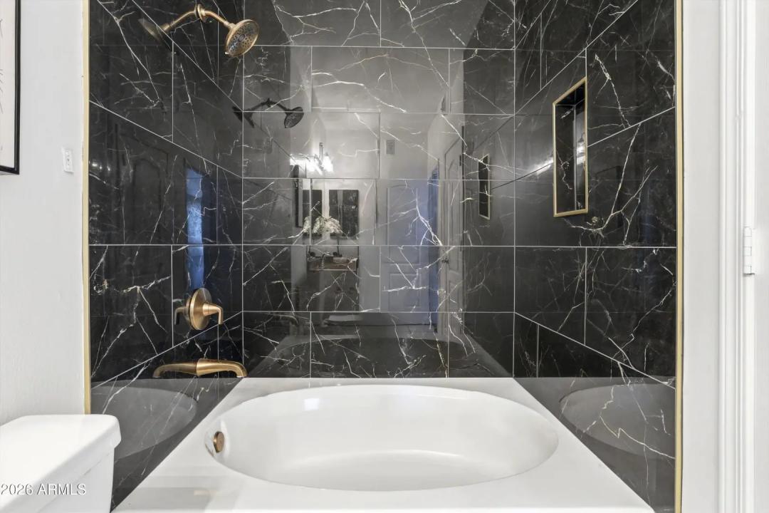 Real Estate Picture 16