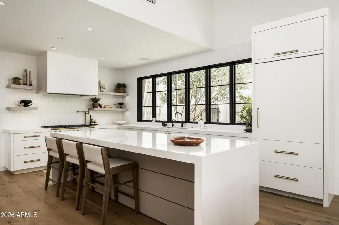 Real Estate Picture 8