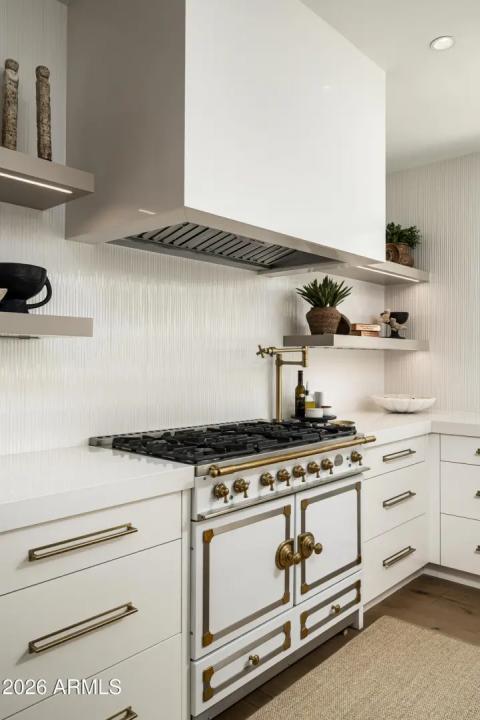 Real Estate Picture 10