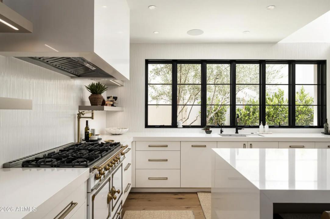 Real Estate Picture 11