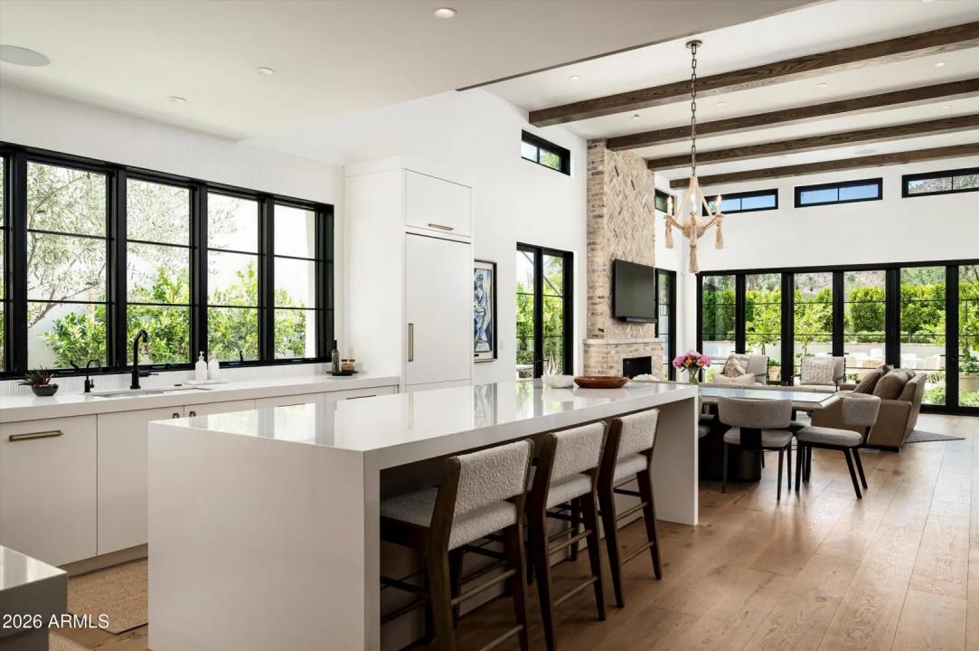 Real Estate Picture 14