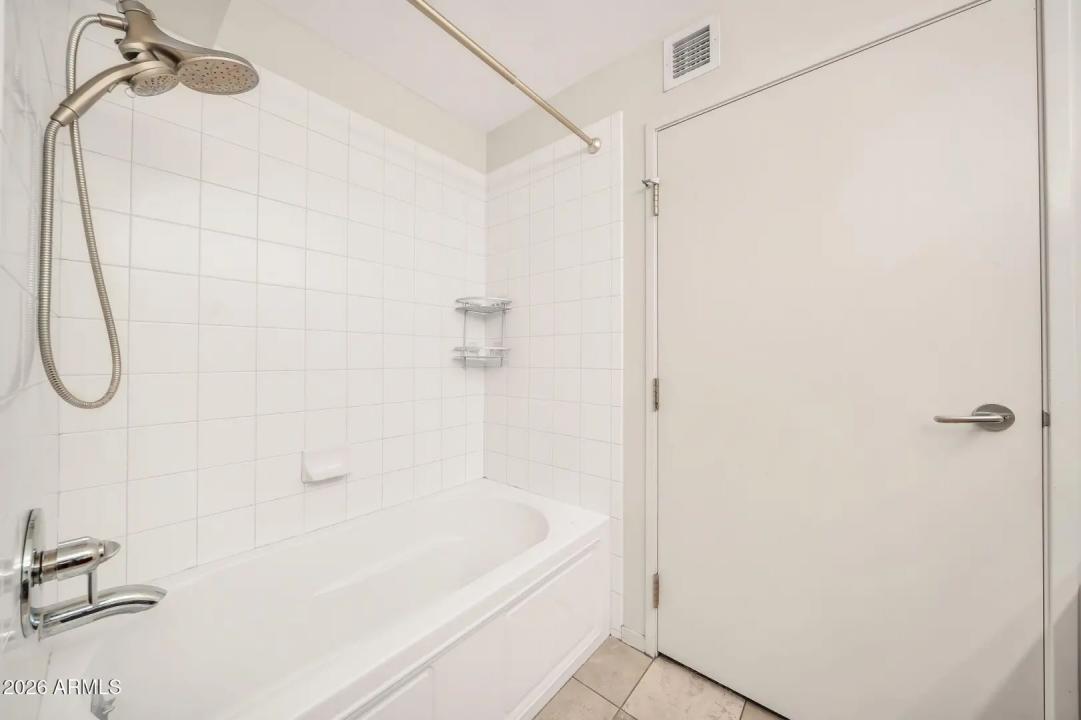 Real Estate Picture 16