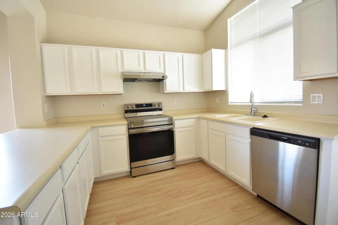 Real Estate Picture 4