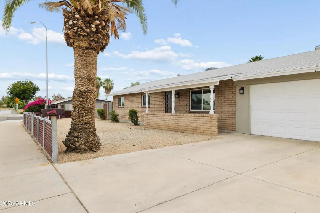 Real Estate Picture 3
