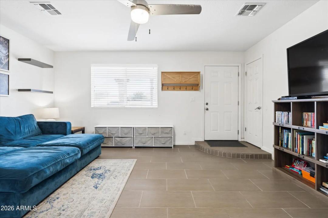 Real Estate Picture 5