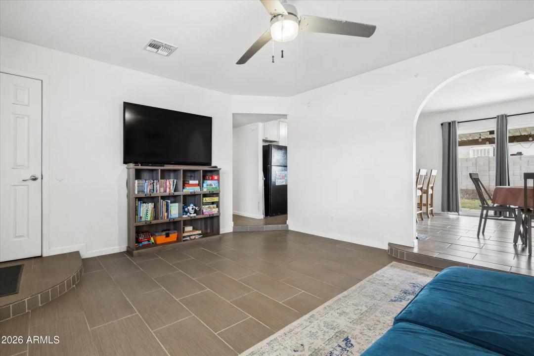 Real Estate Picture 8