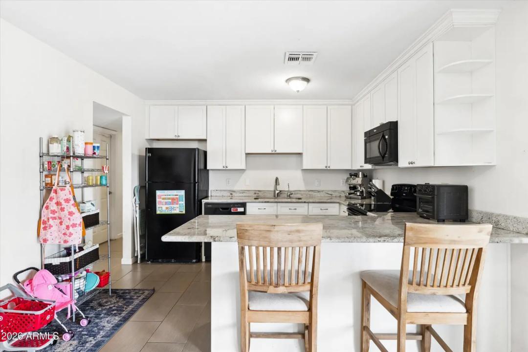 Real Estate Picture 9