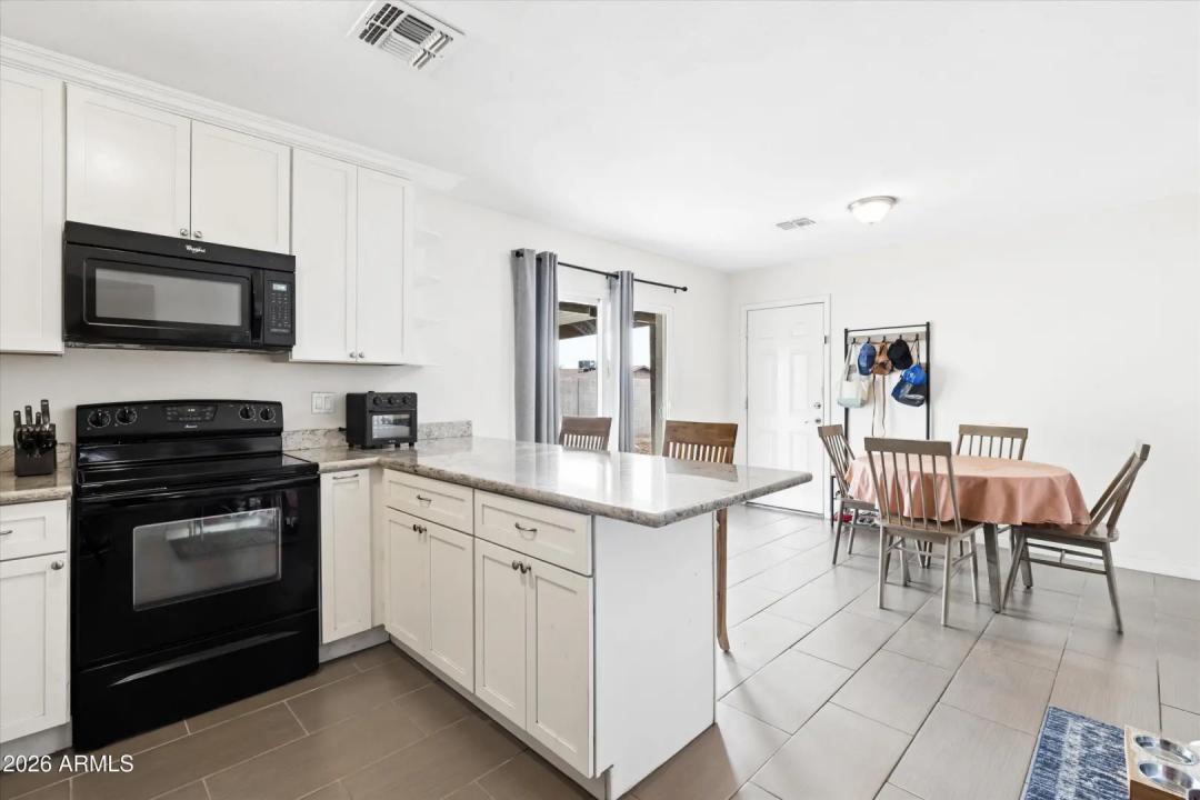 Real Estate Picture 11