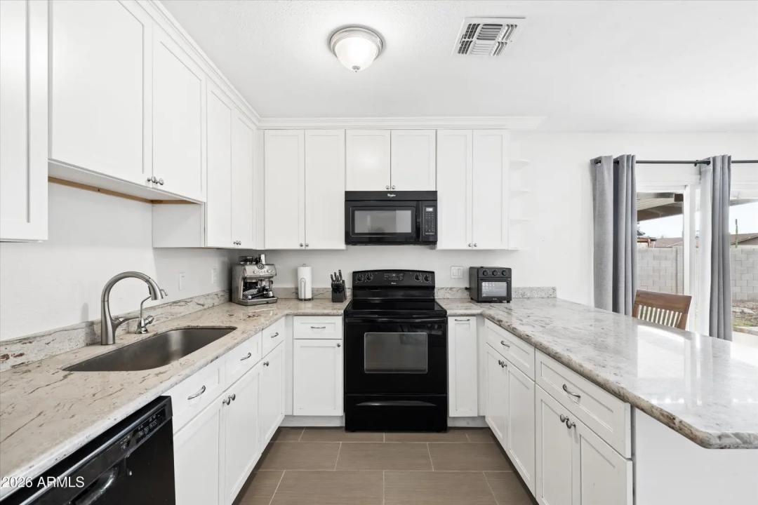Real Estate Picture 12