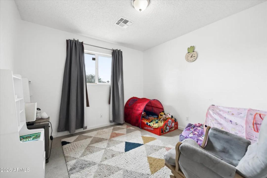 Real Estate Picture 15
