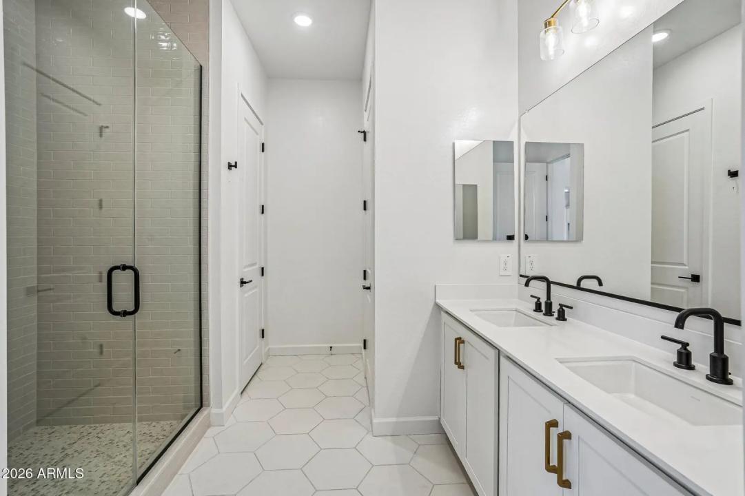 Real Estate Picture 28
