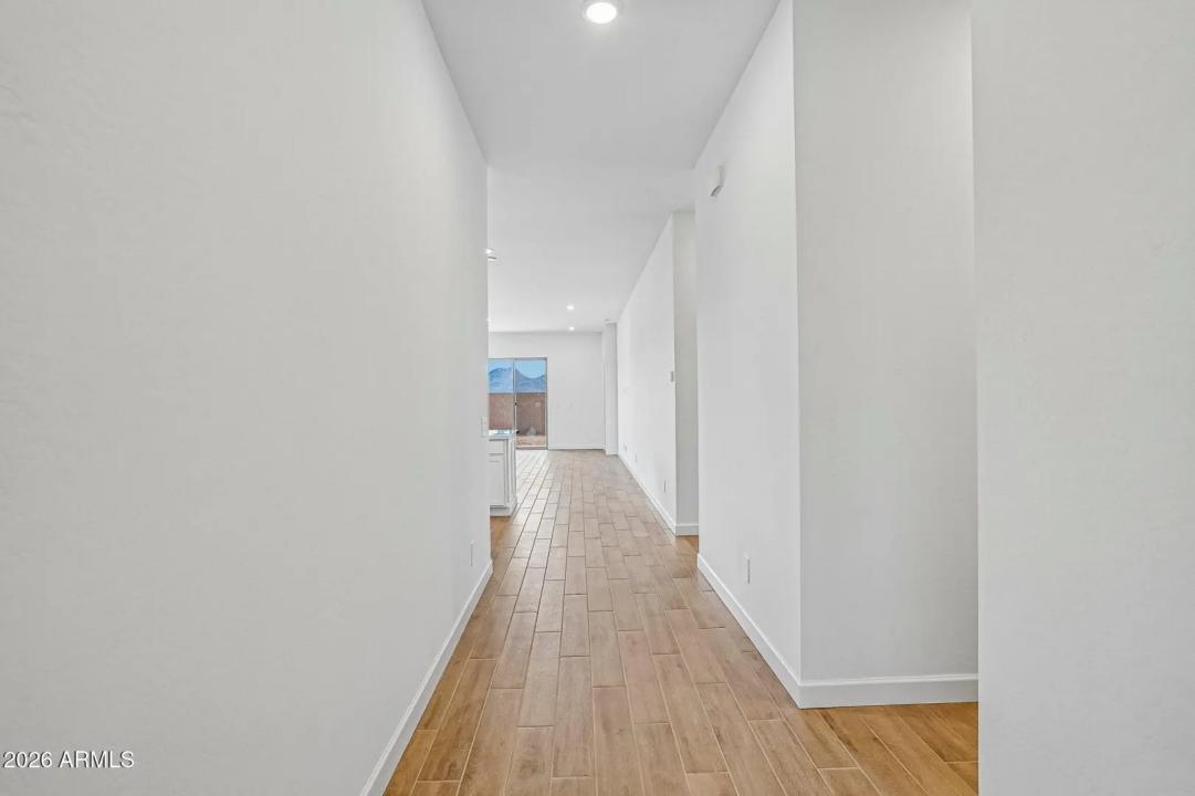 Real Estate Picture 4