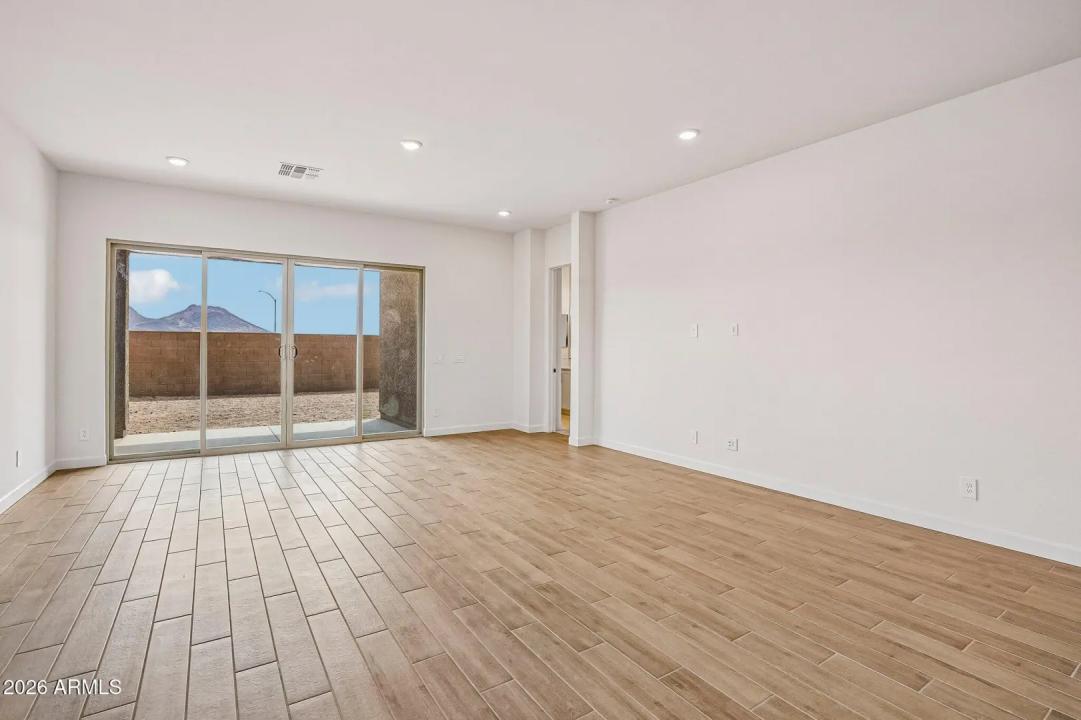 Real Estate Picture 5