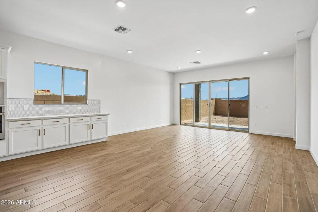Real Estate Picture 6