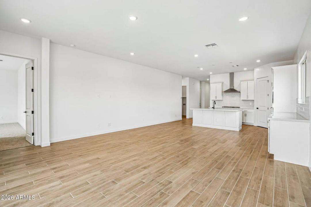 Real Estate Picture 7