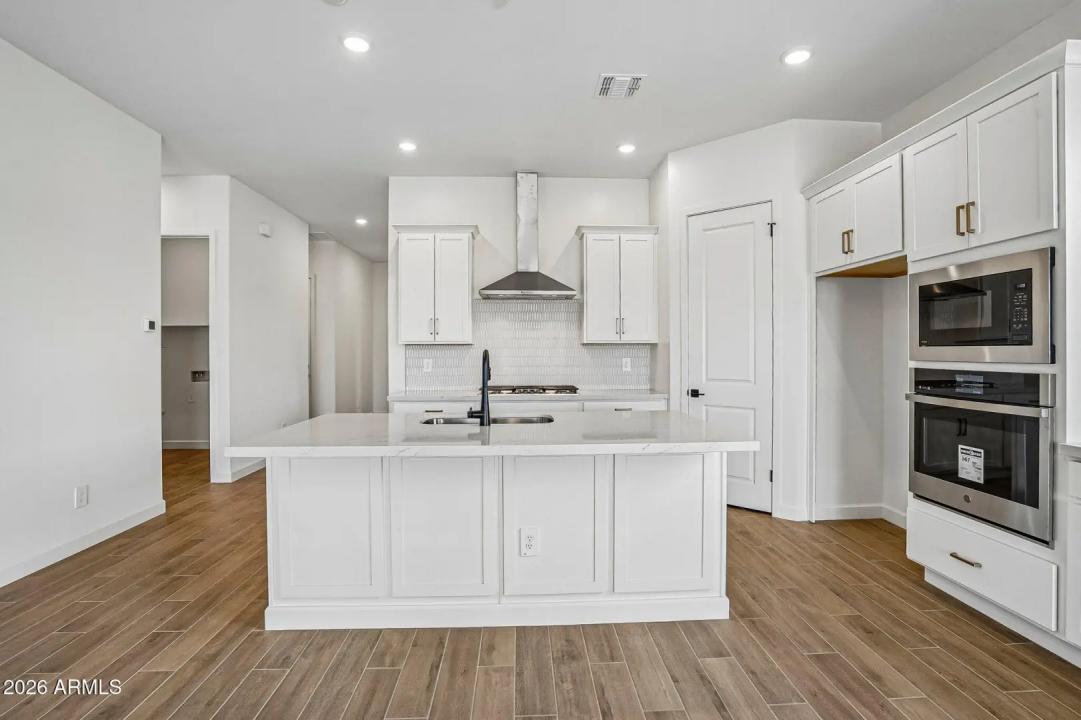 Real Estate Picture 9
