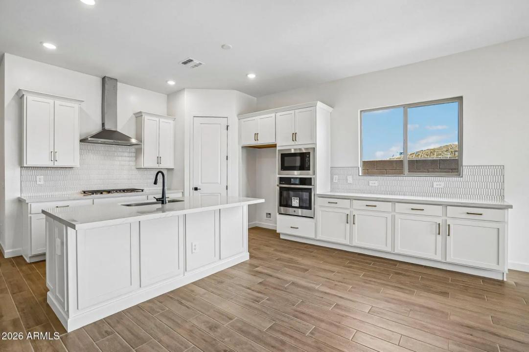 Real Estate Picture 10