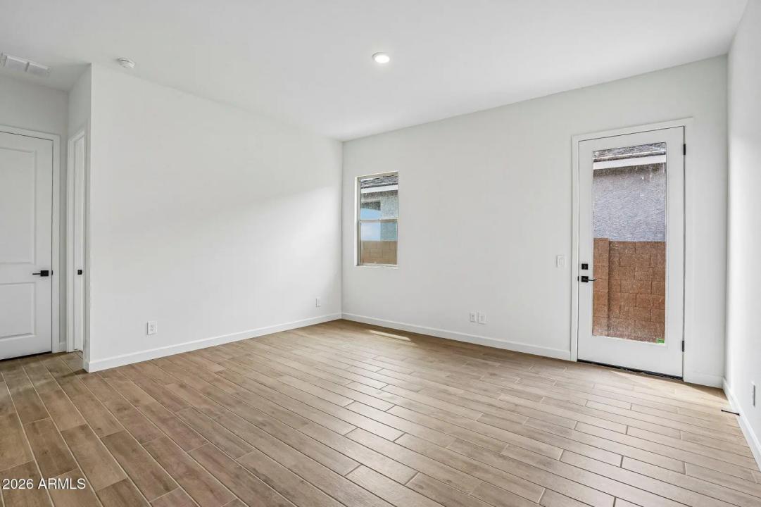 Real Estate Picture 22