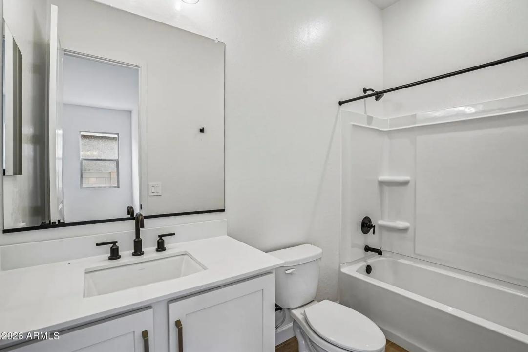 Real Estate Picture 24