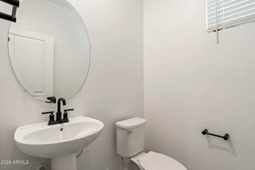 Real Estate Picture 4