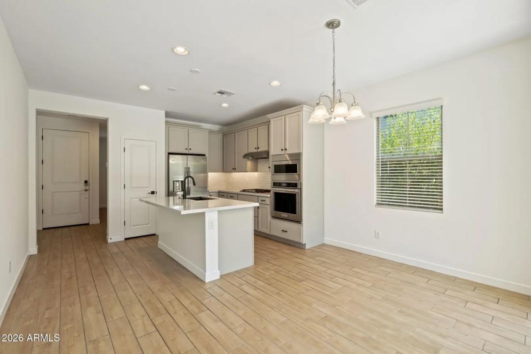 Real Estate Picture 7