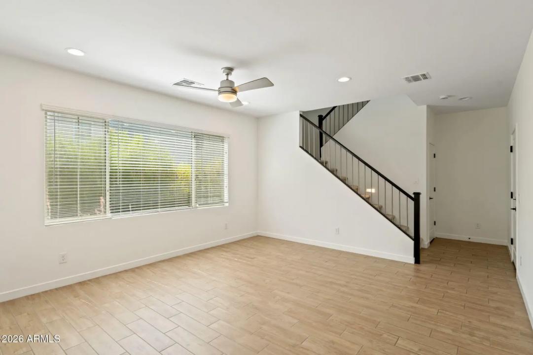 Real Estate Picture 9