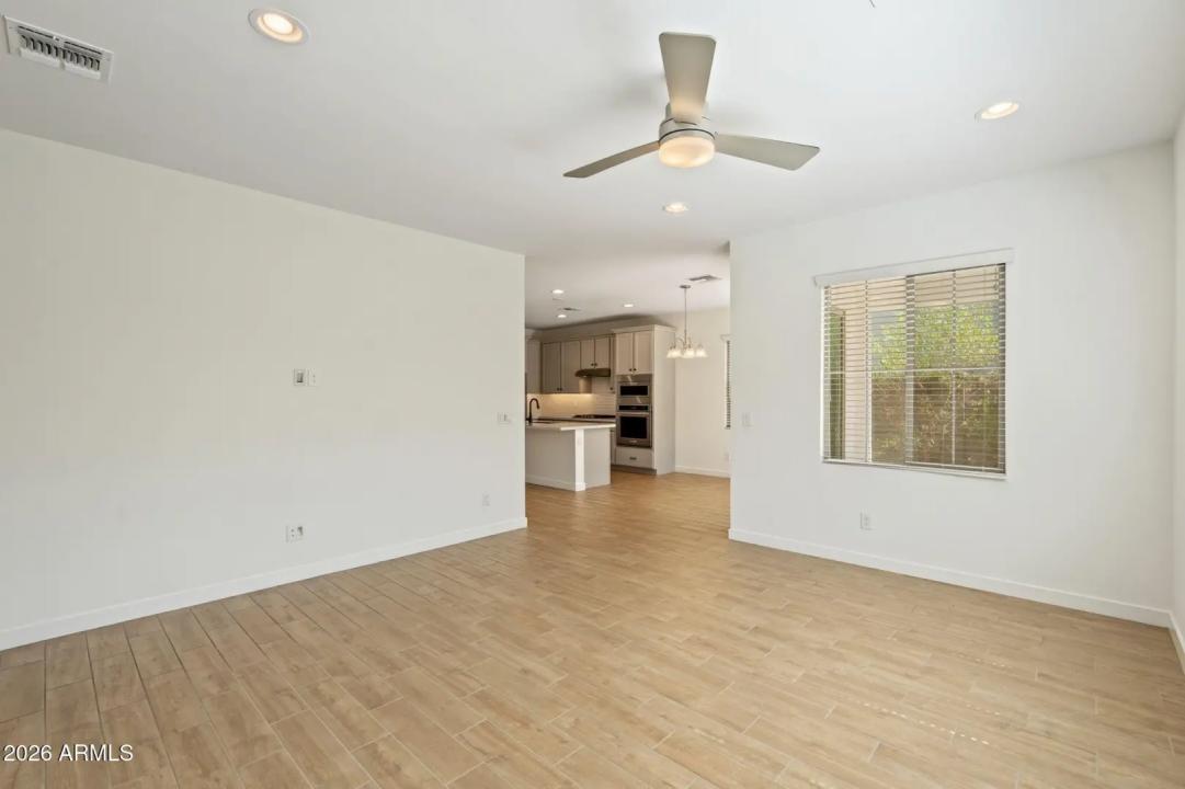Real Estate Picture 11