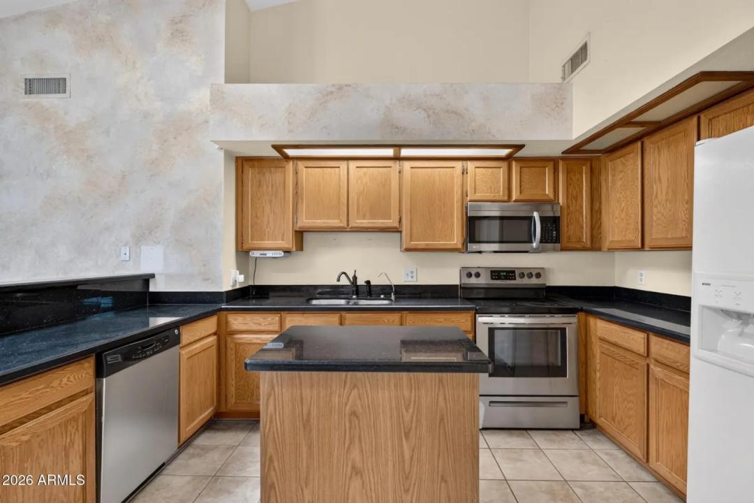 Real Estate Picture 17