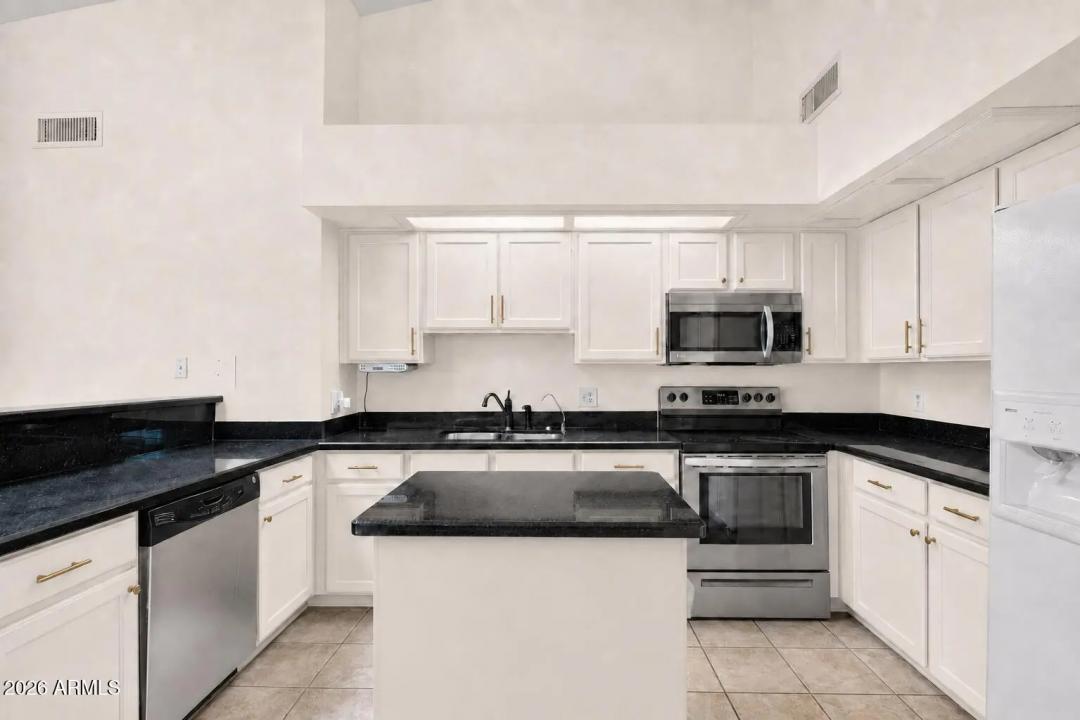 Real Estate Picture 18