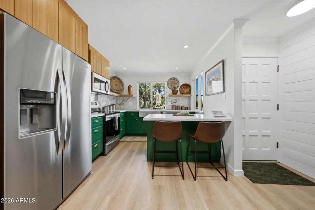 Real Estate Picture 4