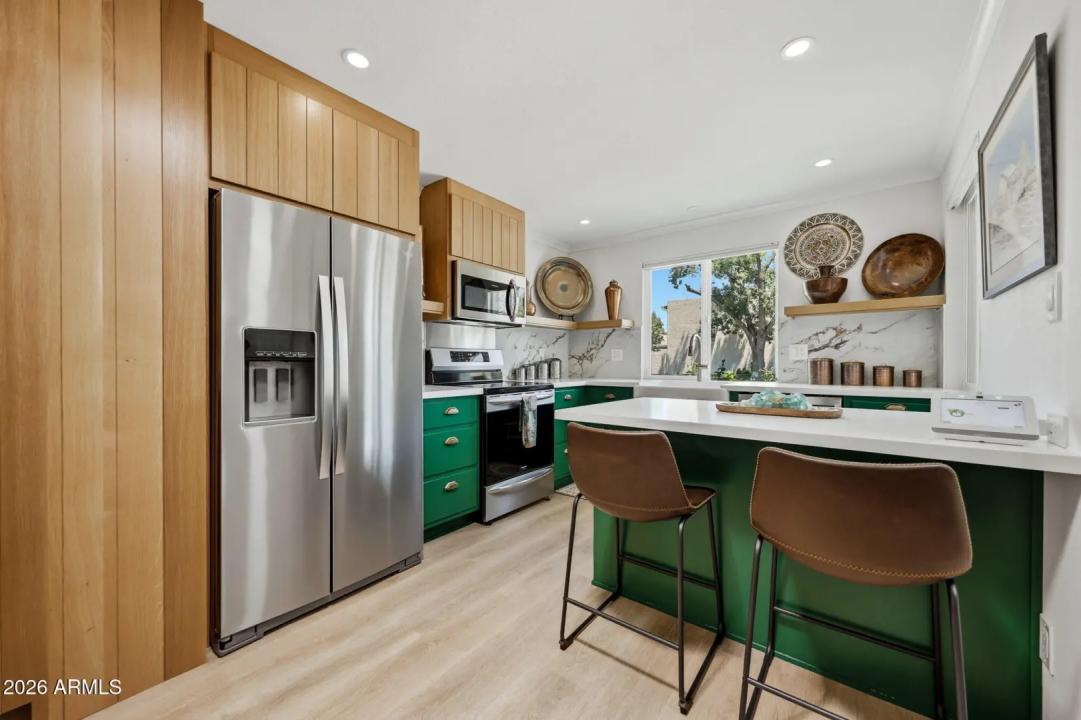 Real Estate Picture 3
